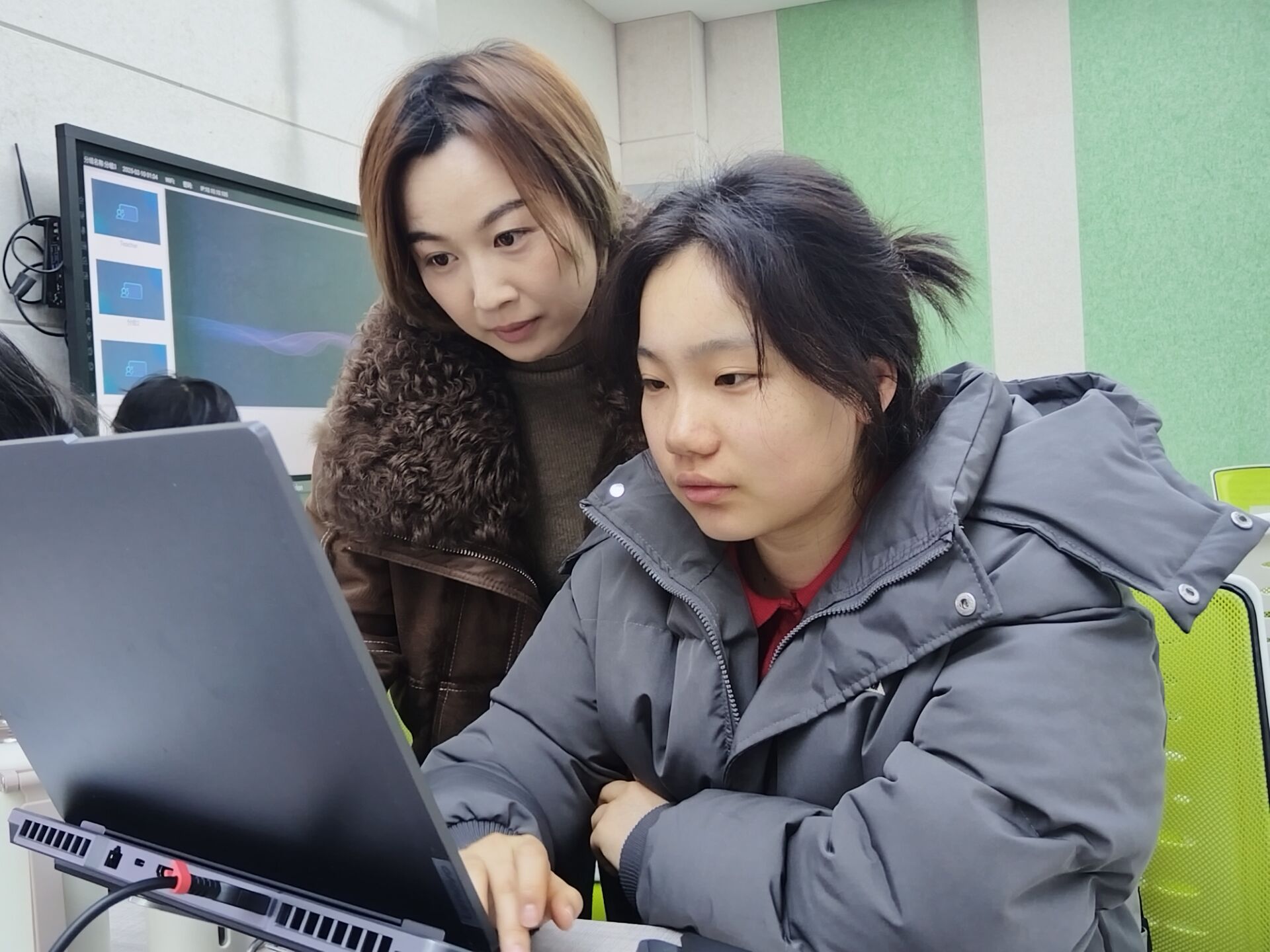 刘富营工作照3.jpg 刘富营工作照3.jpg